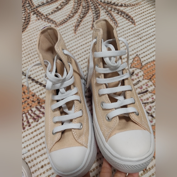 Shoe - Picture 2 of 2